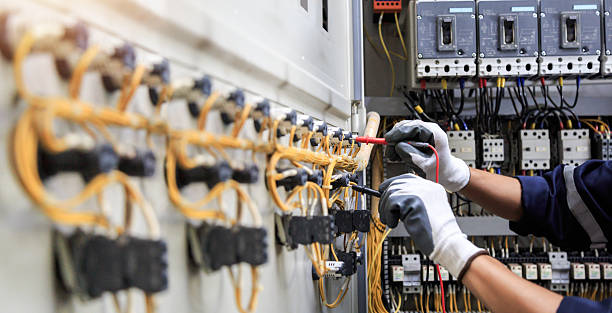 Professional Electrician technician working in Alma, MI